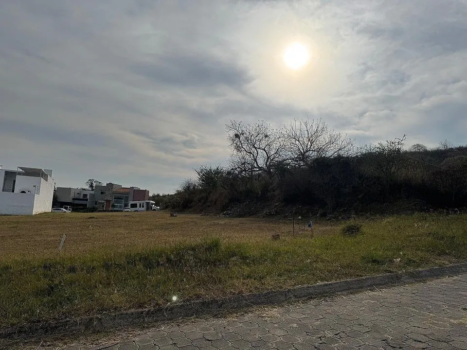 SE VENDE TERRENO súper bueno, ubicado en COLINAS DE SANTA ANITA