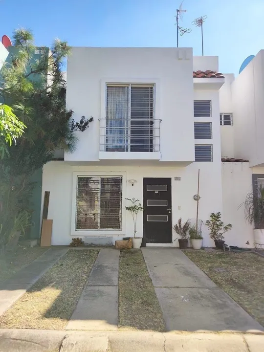 Casa en RENTA en coto sobre AV. VALLE DE LOS MOLINOS