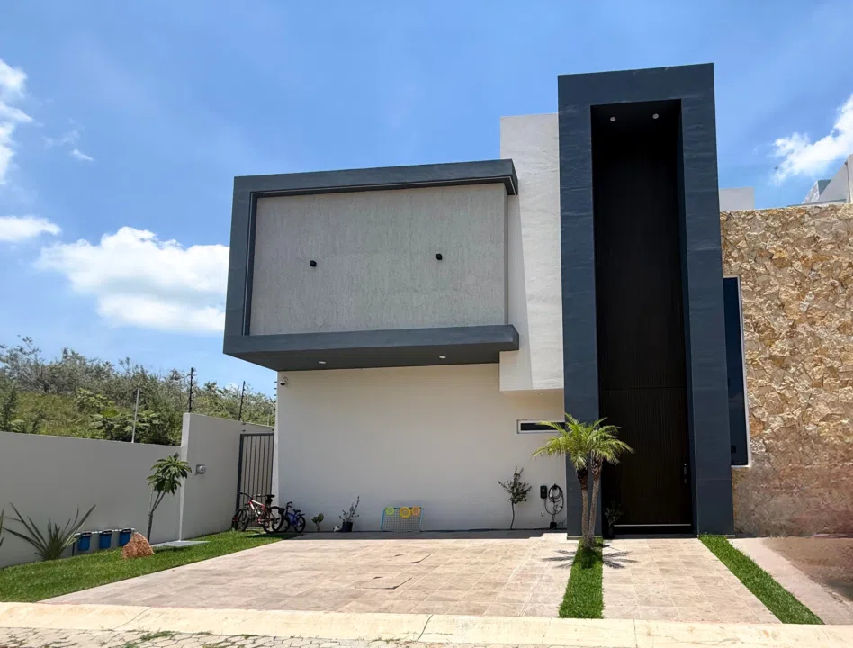 Foto 2 de Casa de autor amueblada en venta Bosques de  Santa Anita