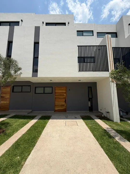 CASA EN VENTA EN LOS ROBLES
