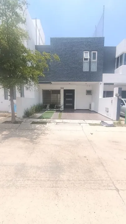 Casa en renta en Castilla de la Mancha, Real de Valdepeñas, Zapopan
