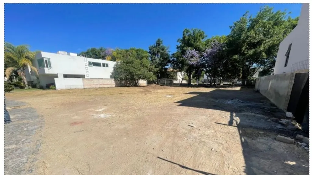 Terreno en venta en Avenida General Ramón Corona, Valle Real, Zapopan