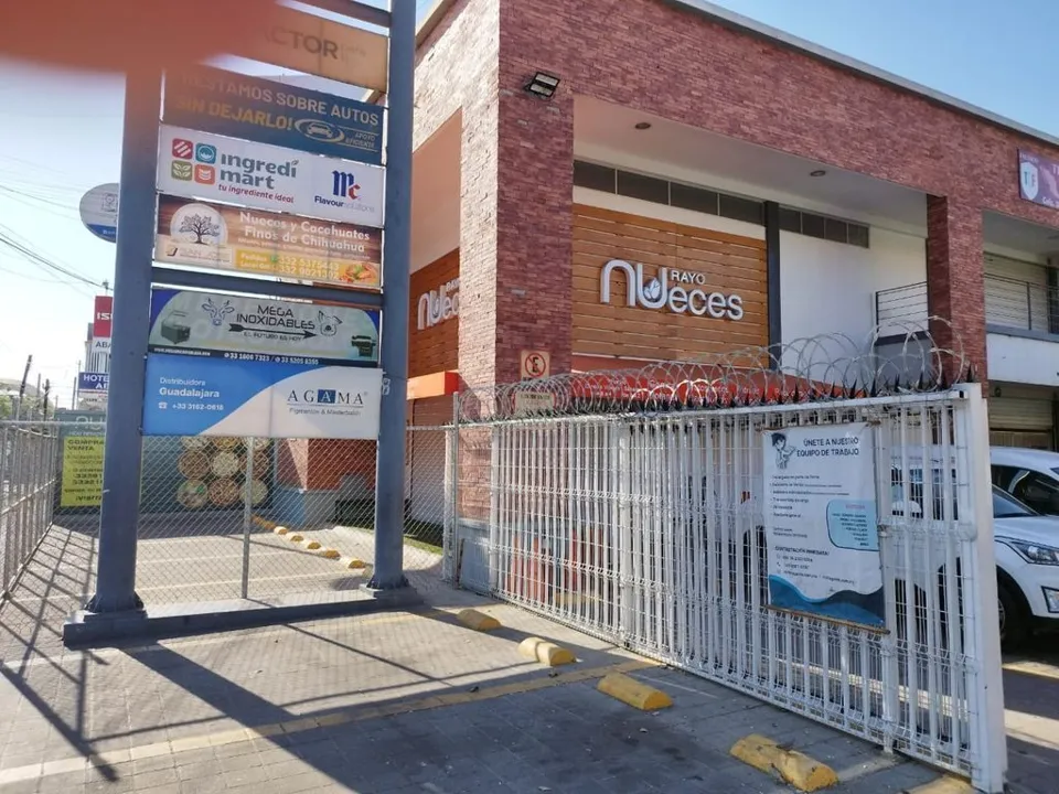 Foto 6 de Plaza Comercial en Venta sobre Av. Lázaro Cárdenas | Frente a Mercado de Abastos
