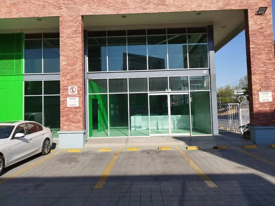 Foto 7 de Plaza Comercial en Venta sobre Av. Lázaro Cárdenas | Frente a Mercado de Abastos