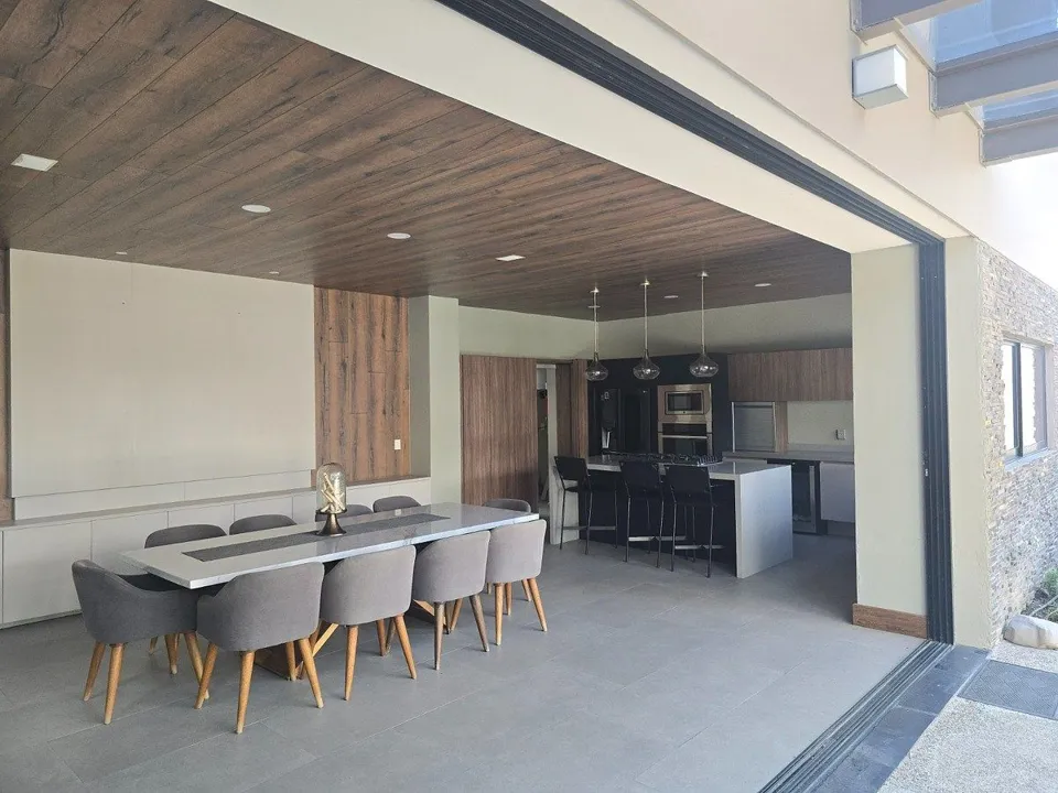 Foto 2 de CASA EN VENTA EN EL PALOMAR, SECCIÓN JOCKEY CLUB | TLAJ