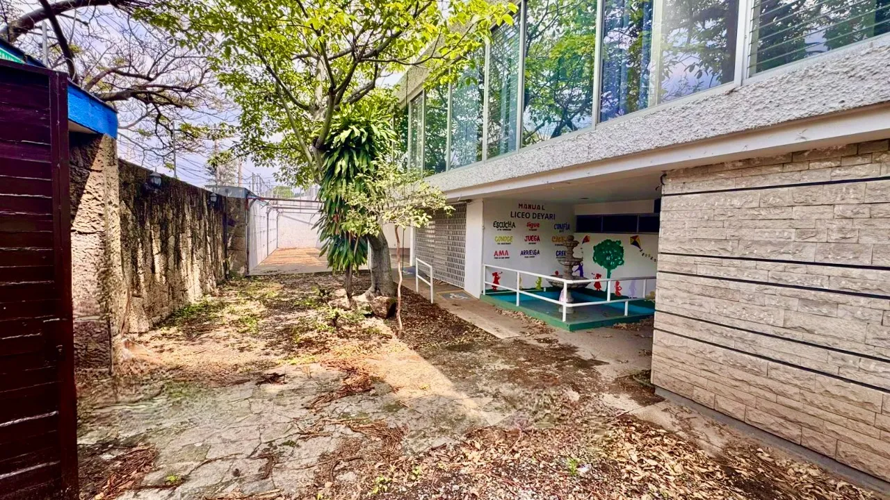 Foto 3 de Terreno en venta en Calzada Lázaro Cárdenas, Jardines del Bosque, Guadalajara