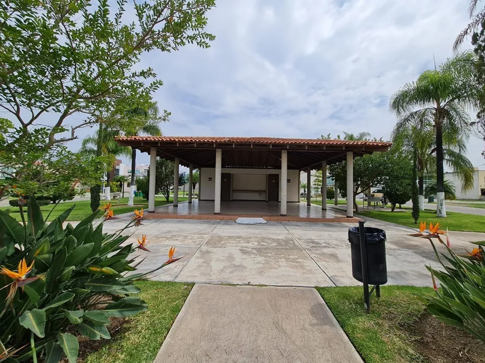 Foto 5 de Terreno en Venta en Fraccionamiento Valle de las Flores en Tlajomulco de Zuñiga