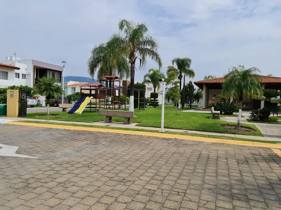 Foto 6 de Terreno en Venta en Fraccionamiento Valle de las Flores en Tlajomulco de Zuñiga