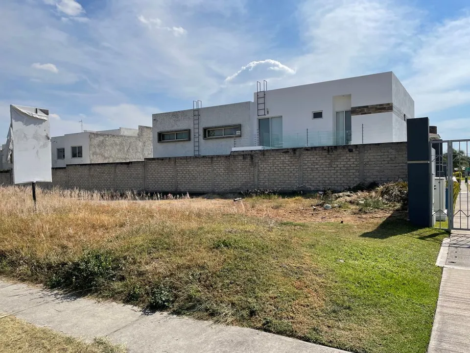 Venta Terreno en esquina, Casa Fuerte, Tlajomulco de Zuñiga