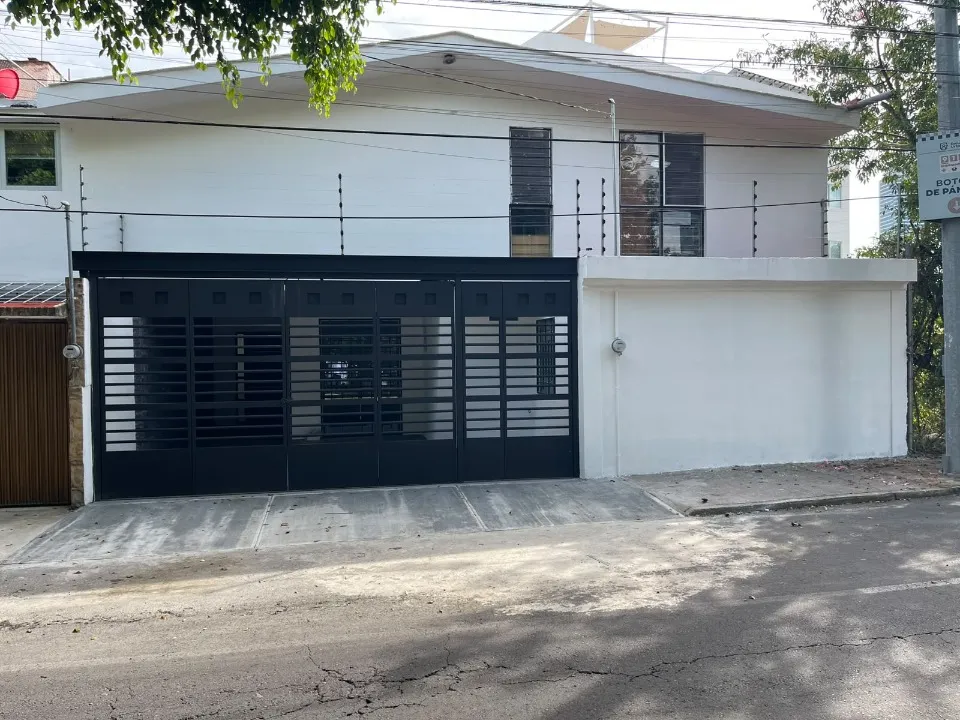 Casa en renta en Avenida Inglaterra No. 2839 P.B., Jardines del Bosque, Guadalajara