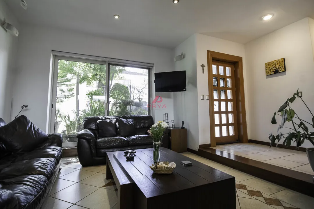 Foto 2 de Propiedad en VENTA - Escudero 100, Fraccionamiento Jardín Real, 45136 Zapopan, Jal, México