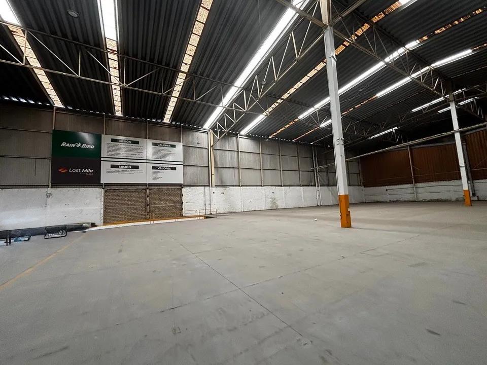 Foto 4 de Bodega en renta 3,500 mts San Juan de Ocotan