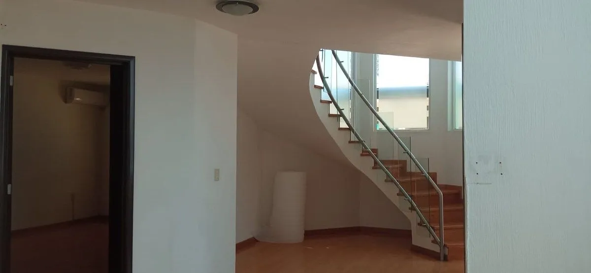 Foto 7 de Casa en Venta con terraza y jardín en Mirador San isidro, Centinela I, Zapopan