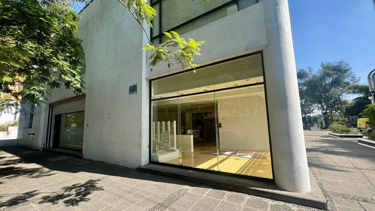 Foto 3 de LOCAL EN VENTA EN PLAZA LOS ARCOS SOBRE AV VALLARTA