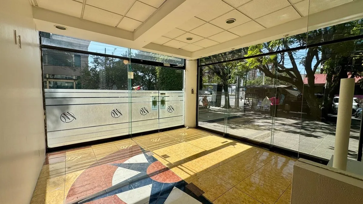 Foto 4 de LOCAL EN VENTA EN PLAZA LOS ARCOS SOBRE AV VALLARTA
