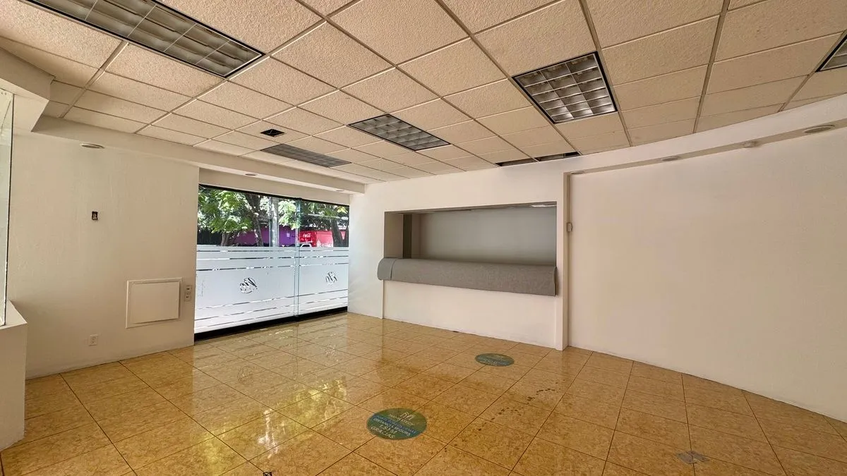 Foto 7 de LOCAL EN VENTA EN PLAZA LOS ARCOS SOBRE AV VALLARTA