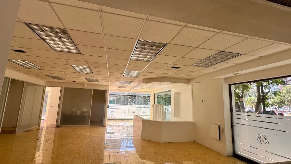 Foto 9 de LOCAL EN VENTA EN PLAZA LOS ARCOS SOBRE AV VALLARTA