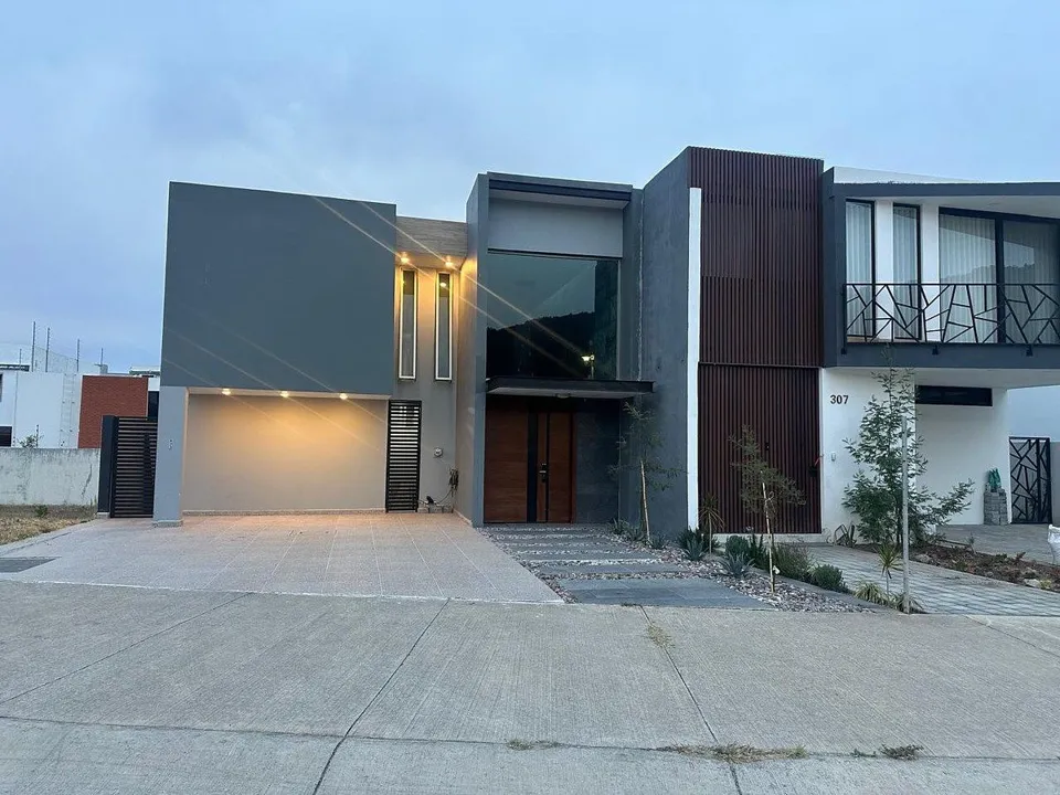 CASA EN VENTA FRACCIONAMIENTO LOS ROBLES EN ZAPOAPAN