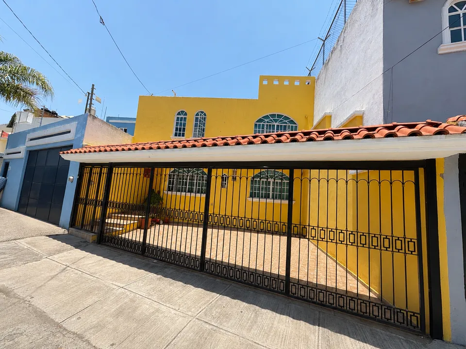 Foto 2 de Casa en Venta – Jardines Alcalde