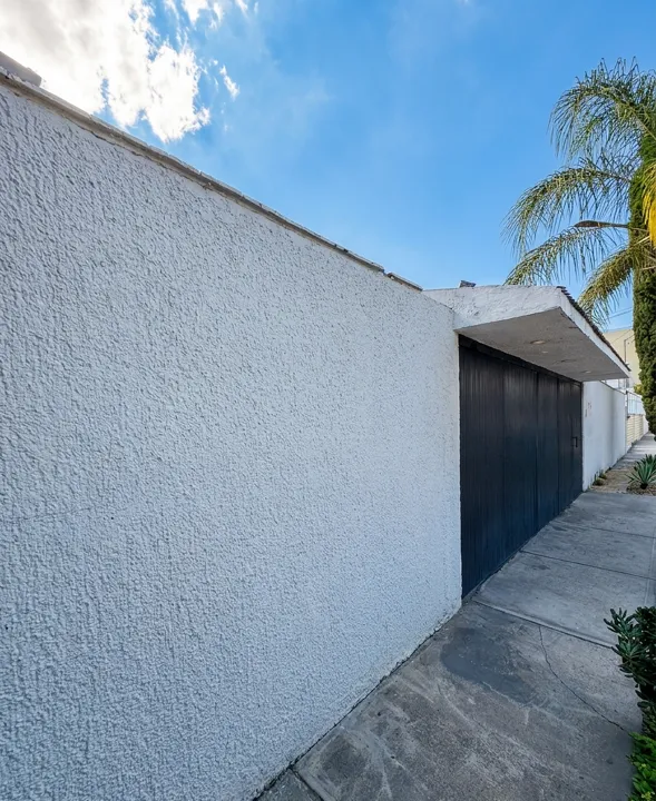 CASA EN VENTA IDEAL PARA OFICINAS/CONSULTORIOS EN CHAPALITA