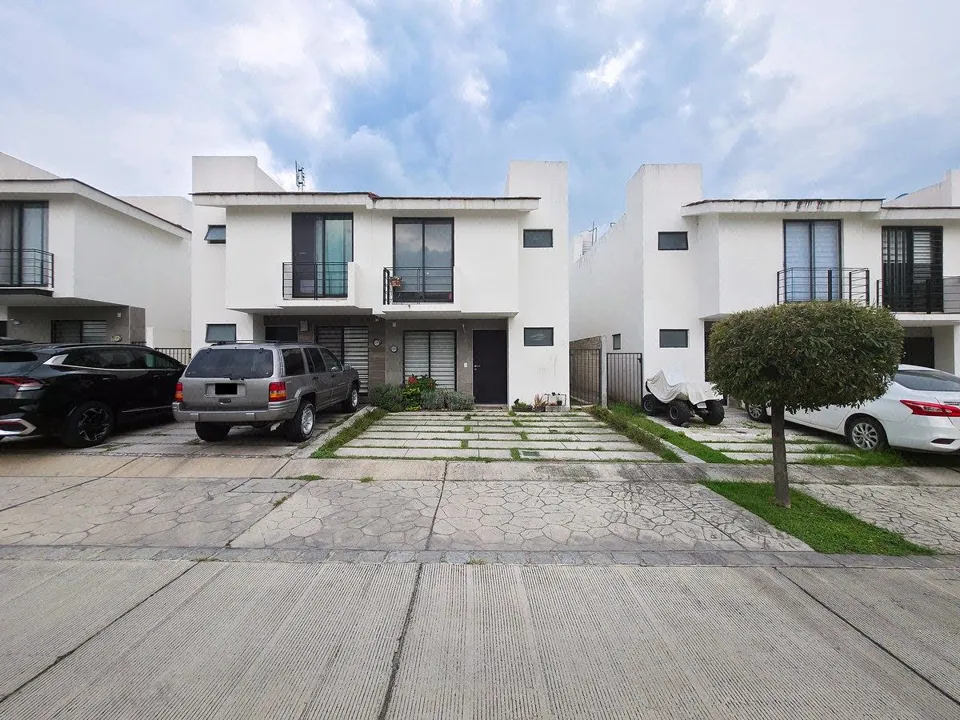 Casa en Renta en dentro de Coto Altara Residencial II, Tlajomulco