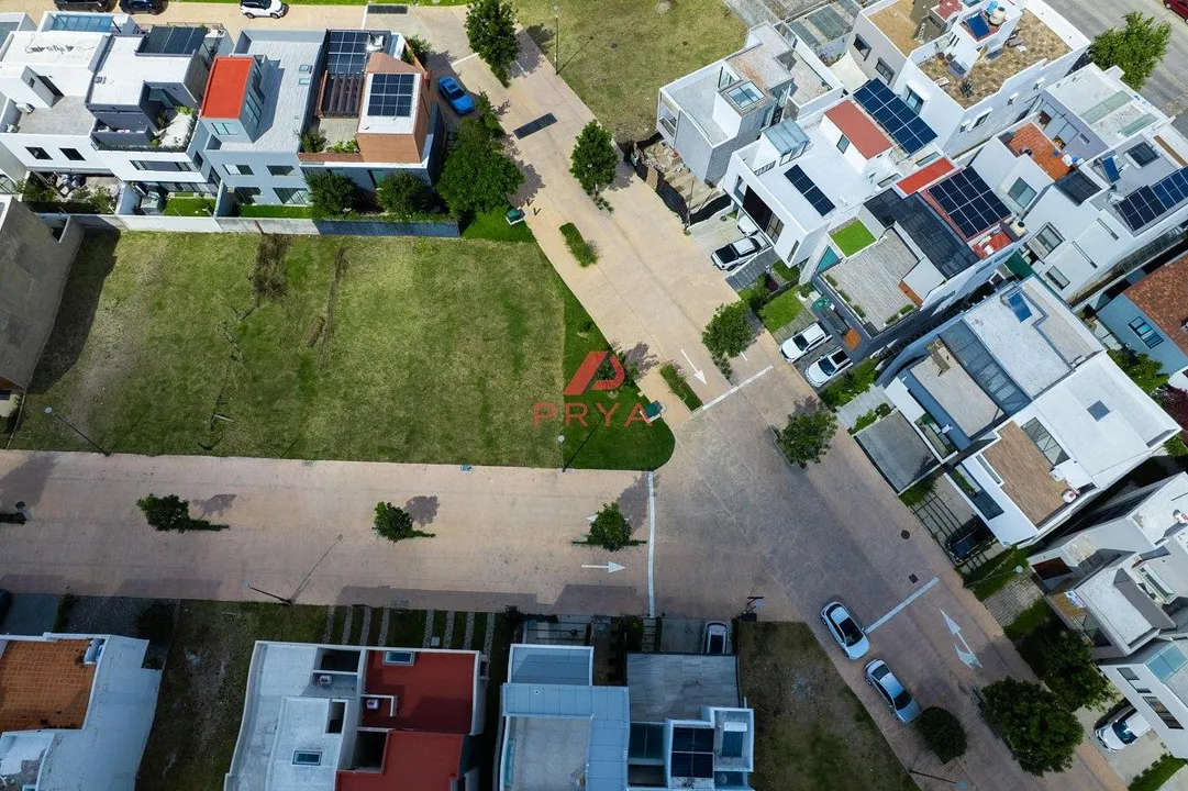 Terreno en Venta en Coto Bosquetto, Bosques Vallarta Zapopan | 233 m² en Esquina