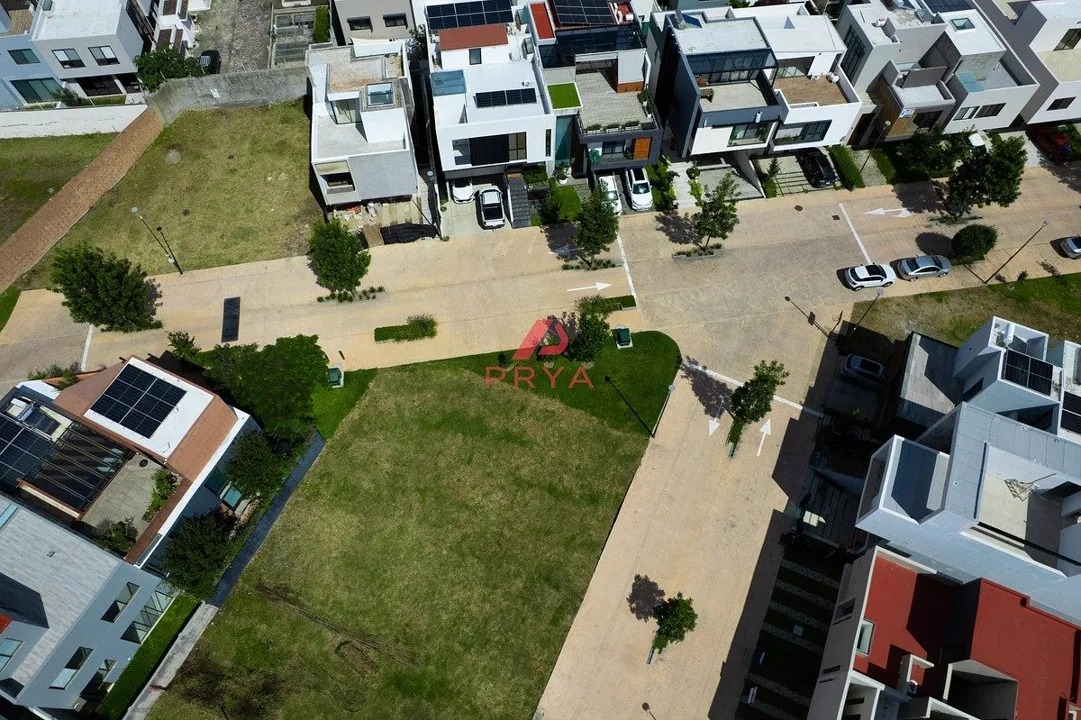 Foto 3 de Terreno en Venta en Coto Bosquetto, Bosques Vallarta Zapopan | 233 m² en Esquina