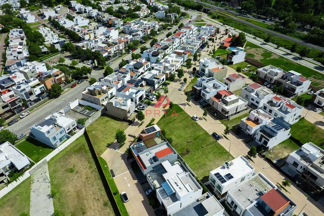 Foto 8 de Terreno en Venta en Coto Bosquetto, Bosques Vallarta Zapopan | 233 m² en Esquina