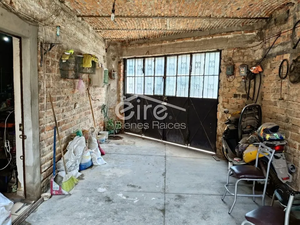 Foto 2 de Casa en venta cerca de Plaza Revolución | 10 recámaras y 3 estacionamientos
