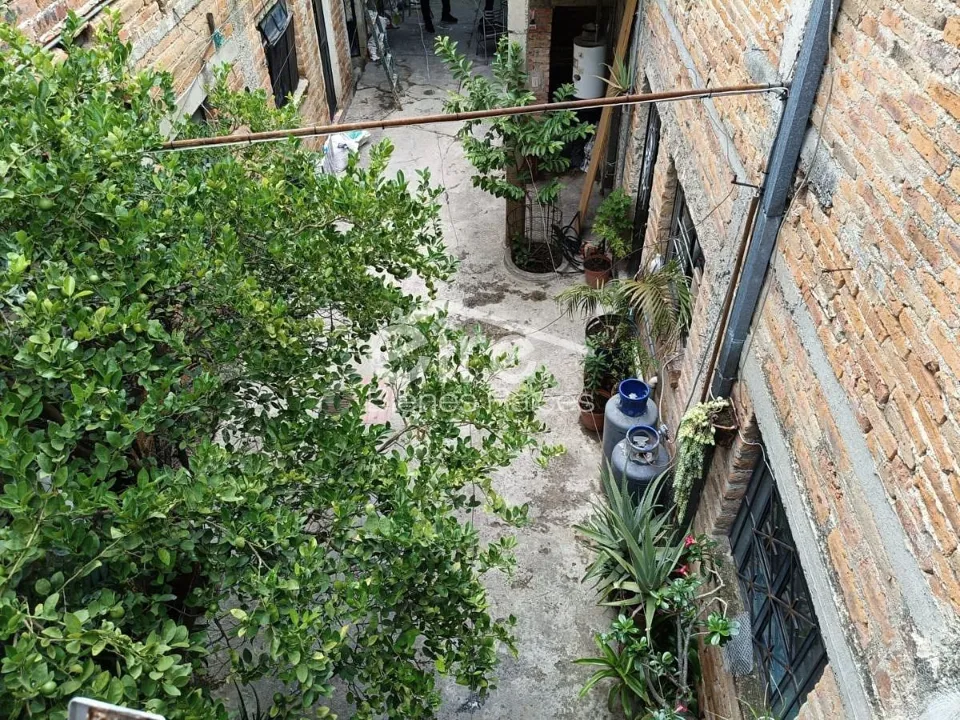 Foto 3 de Casa en venta cerca de Plaza Revolución | 10 recámaras y 3 estacionamientos