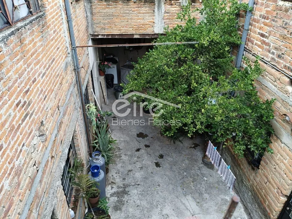 Foto 4 de Casa en venta cerca de Plaza Revolución | 10 recámaras y 3 estacionamientos