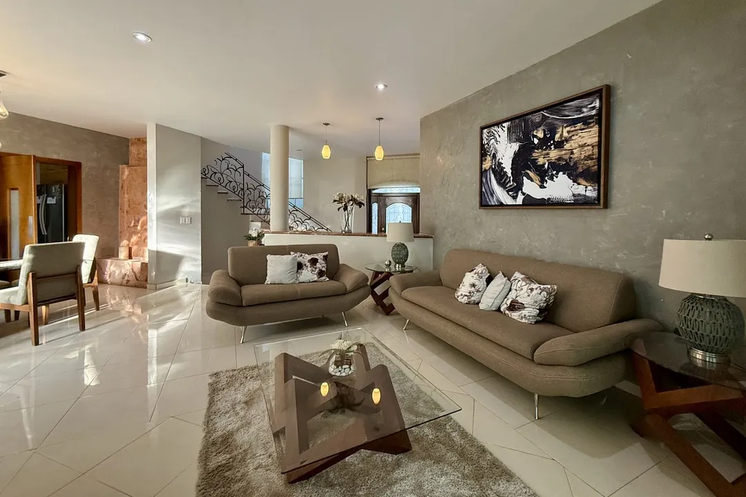 Foto 8 de Muy cerca prepa TEC y Galerías Santa Anita, 585 M2 de construcción, 4 recámaras