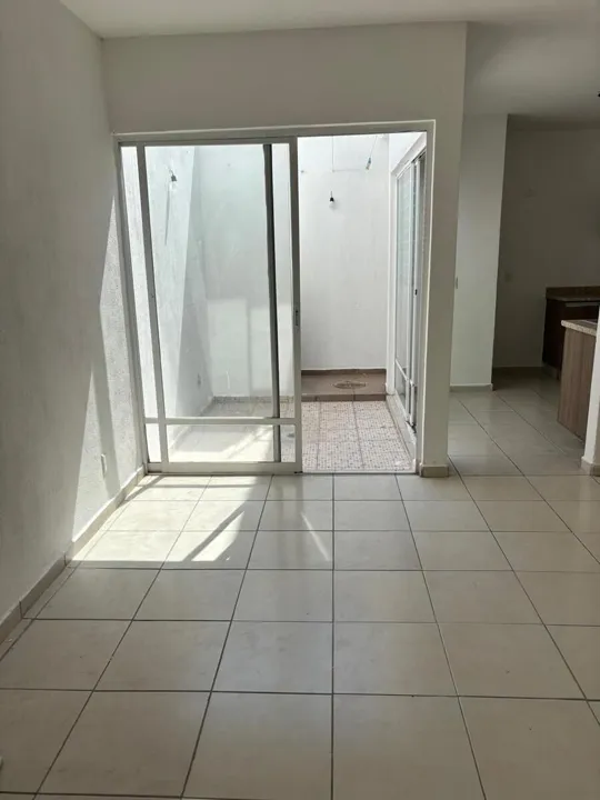Foto 3 de SE RENTA CASA EN PARQUES DE TESISTAN