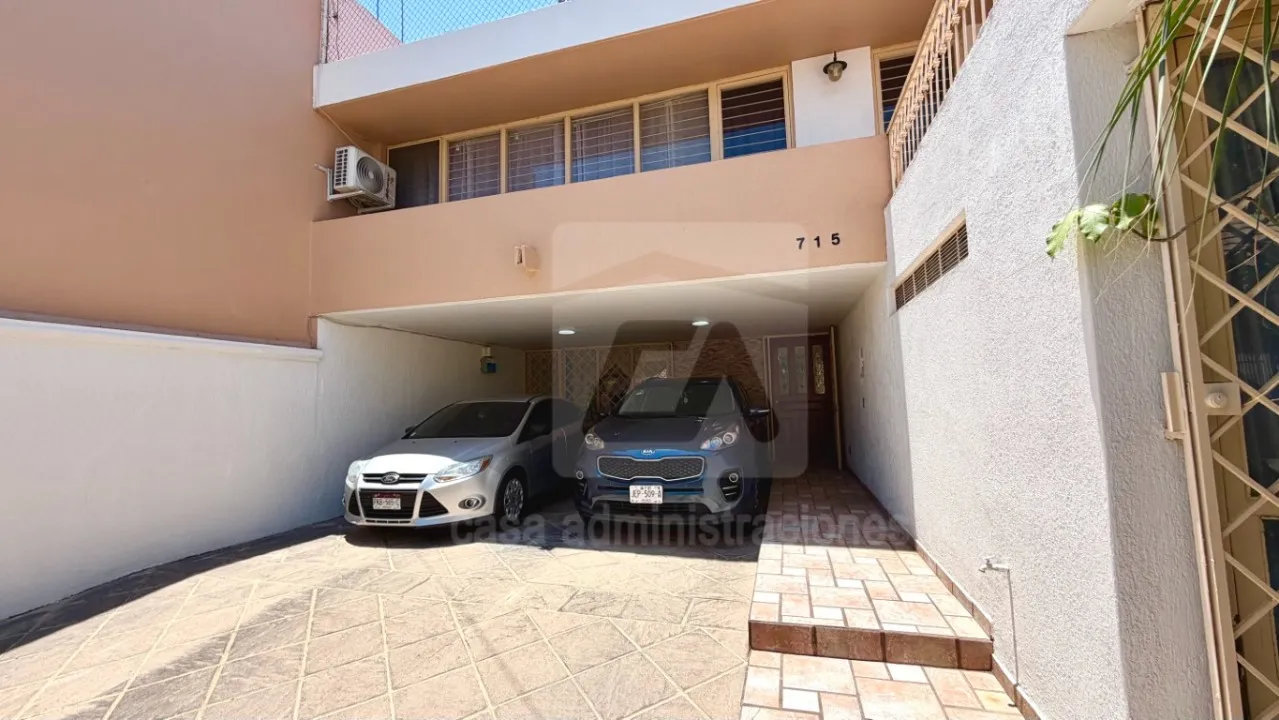 Casa en venta en Calle Gaspar Bolaños, Jardines Alcalde, Guadalajara