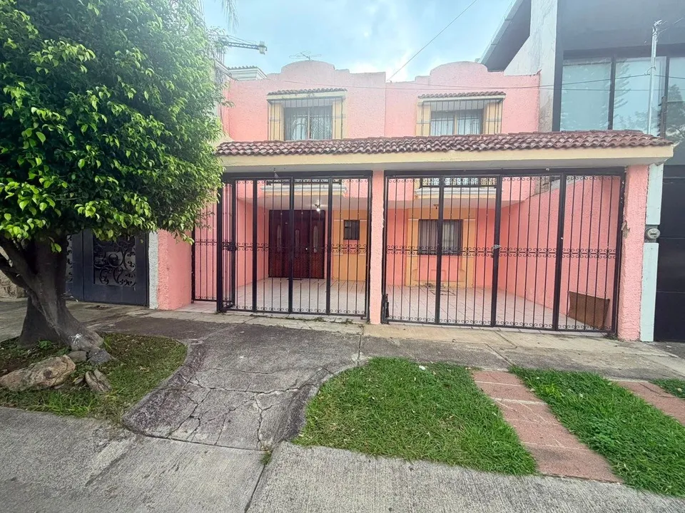 Casa en Venta en Guadalupe Jardín | 4 Recámaras y Excelente Ubicación