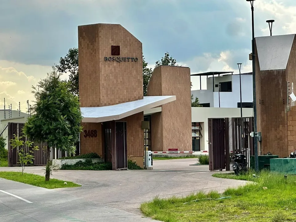 Terreno en Venta en Bosquetto Bosques Vallarta, junto a casa Club y alberca