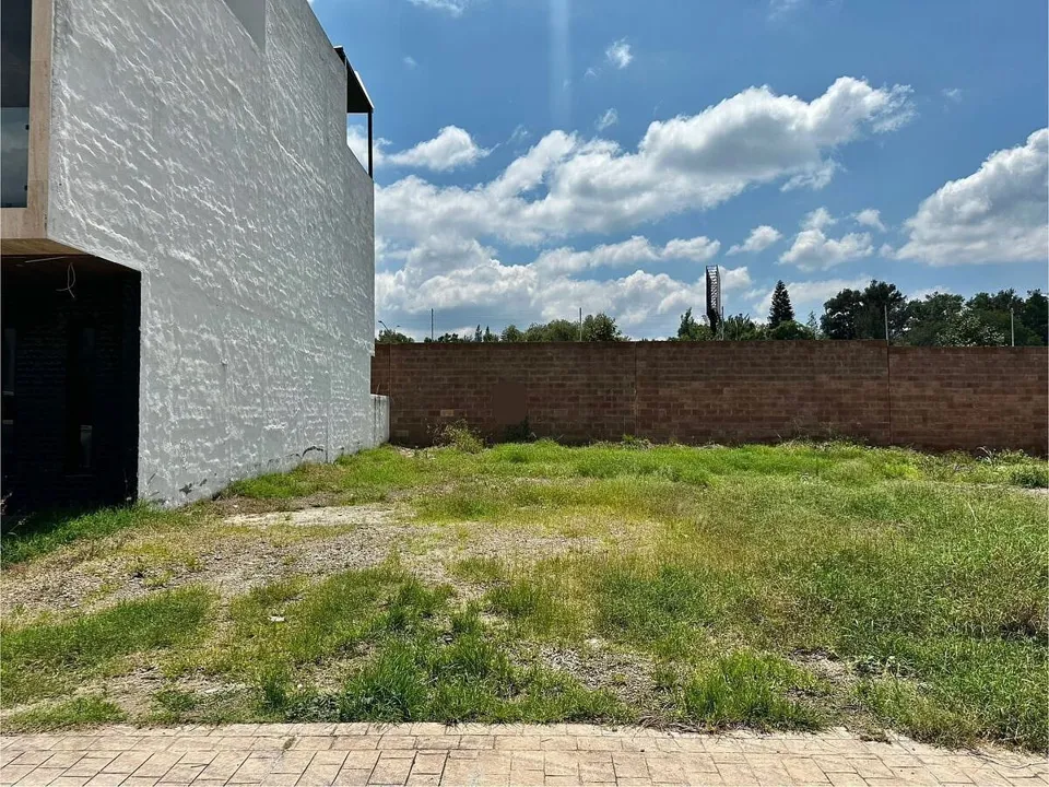 Foto 2 de Terreno en Venta en Bosquetto Bosques Vallarta, junto a casa Club y alberca