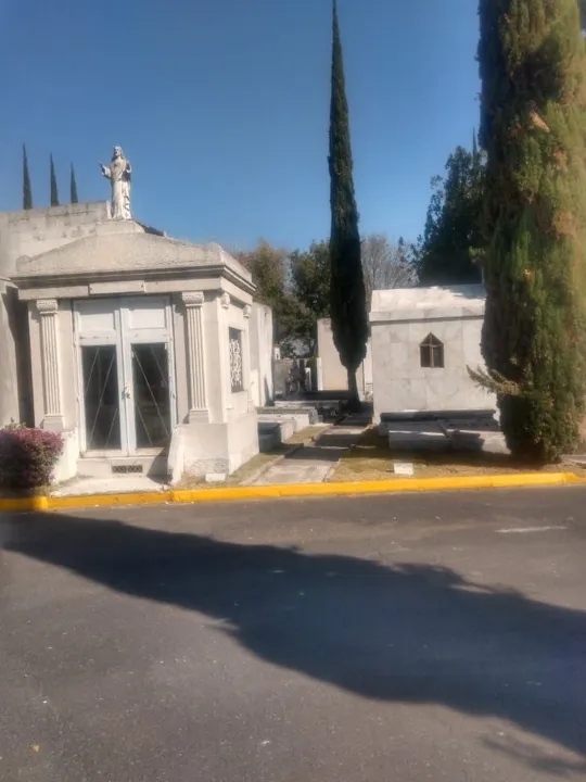 Foto 4 de FOSA O CRIPTA, PANTEON COLONIAS