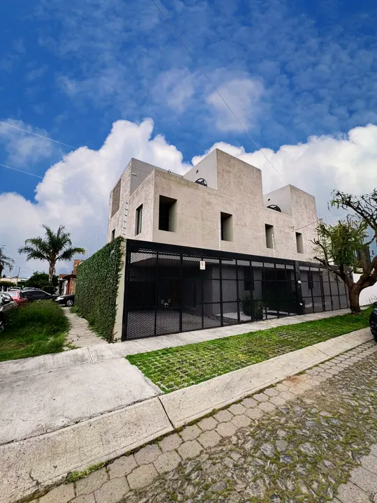 CASA EN VENTA en ESQUINA con ROOF / Jardines del Valle dentro de privada