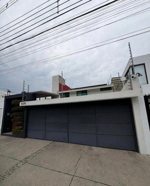 CASA EN VENTA EN JARDINES VALLARTA