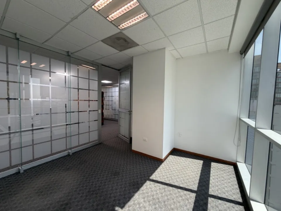 Oficina en renta en Avenida Paseo Royal Country, Puerta De Hierro, Zapopan