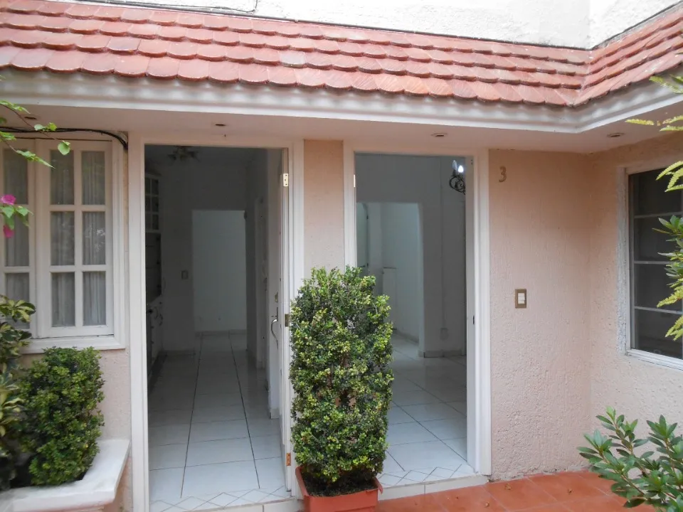 Foto 2 de Casa en renta en Cometa, Jardines del Bosque, Guadalajara