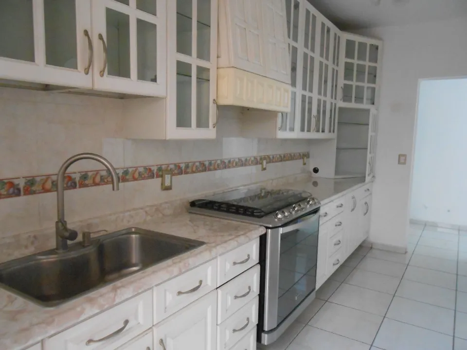 Foto 8 de Casa en renta en Cometa, Jardines del Bosque, Guadalajara