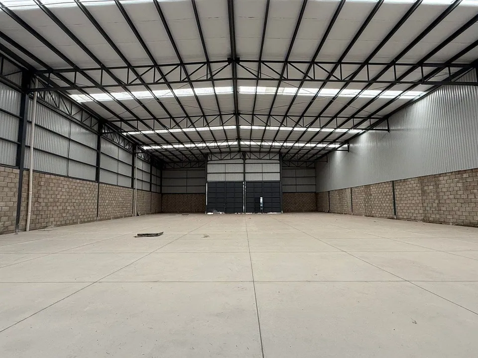 Bodega nueva en renta junto a Camino Real a Colima, 511 m2