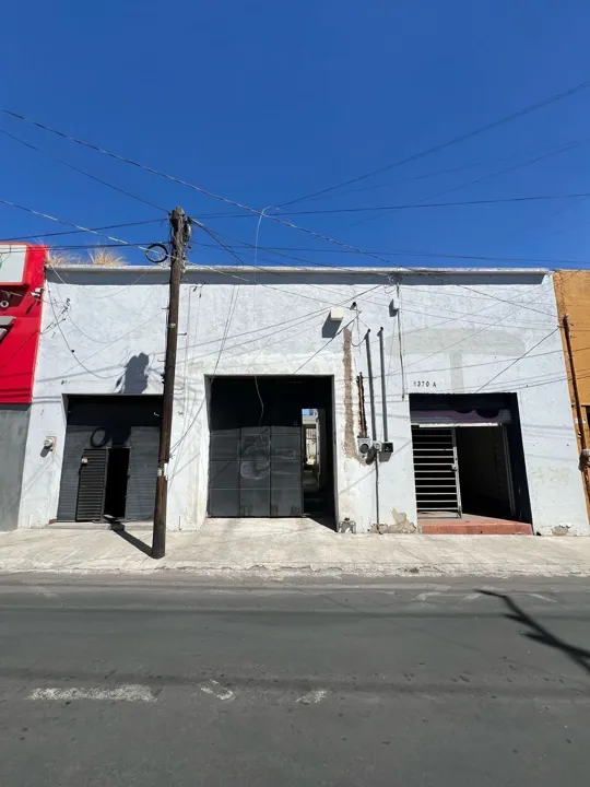 Terreno uso de suelo mixto con locales comerciales, permite desarrollo vertical