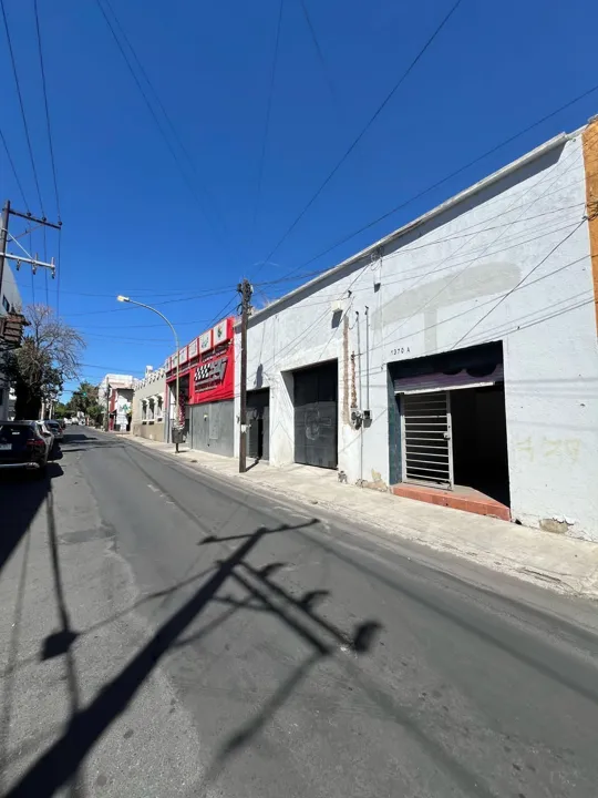 Foto 2 de Terreno uso de suelo mixto con locales comerciales, permite desarrollo vertical