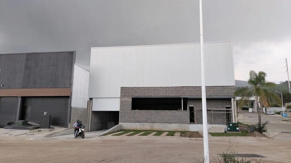 Foto 5 de Bodega industrial en renta en Tlajomulco de Zúñiga con andén de carga |