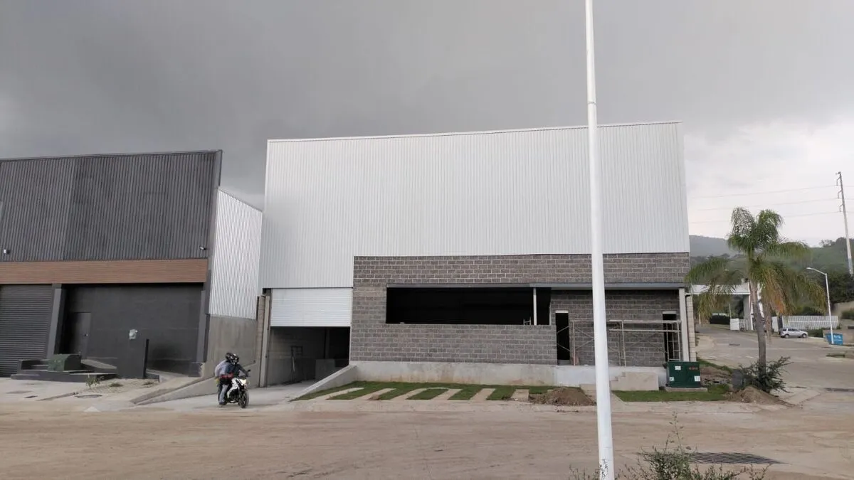 Foto 6 de Bodega industrial en renta en Tlajomulco de Zúñiga con andén de carga |