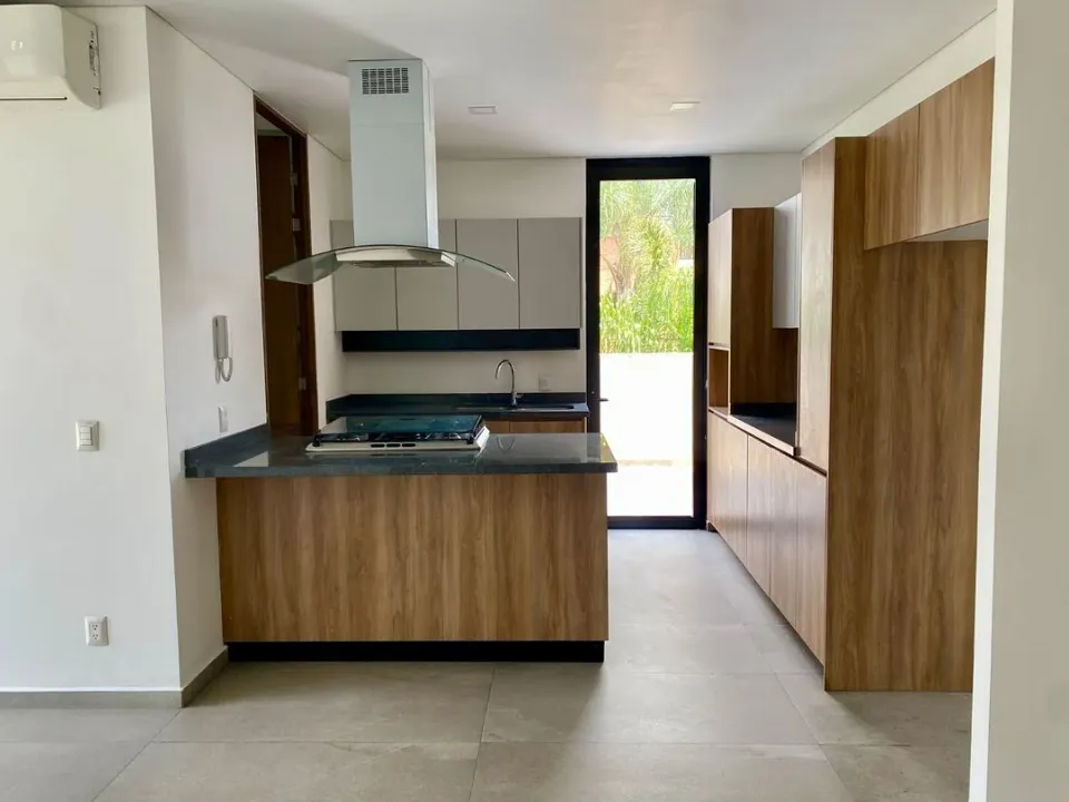 Se Renta Amplio Departamento Frente Al Parque Metropolitano