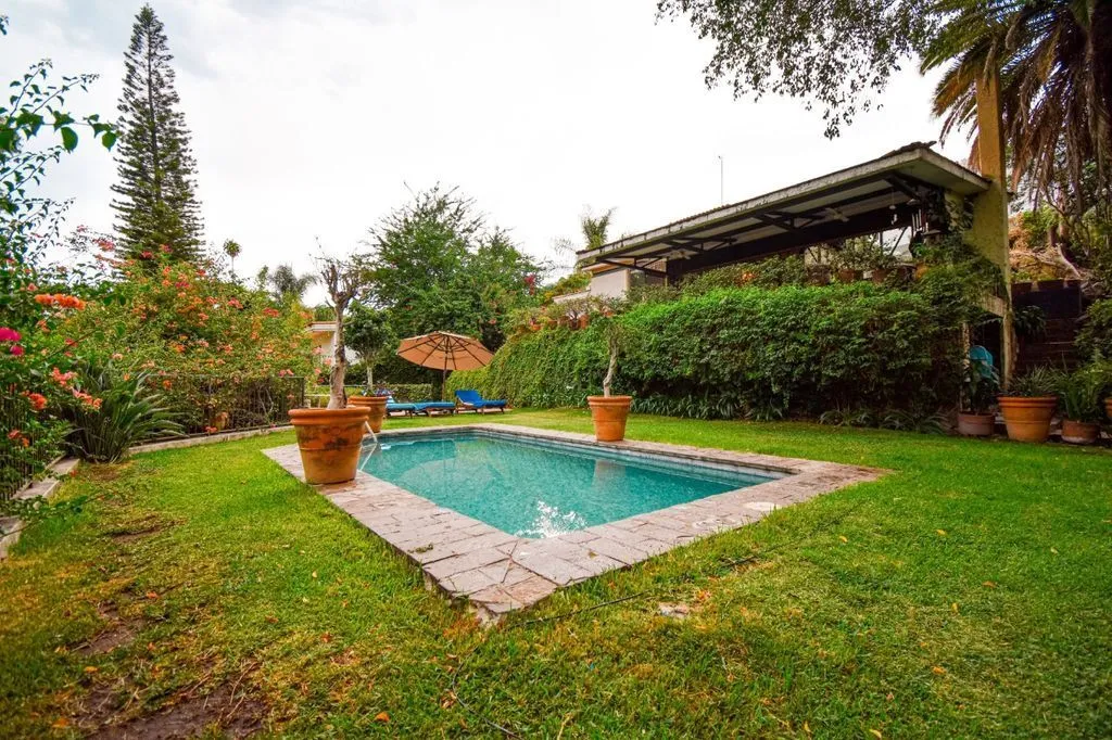 VENTA y RENTA CASA EN LAS CAÑADAS ZAPOPAN JALISCO